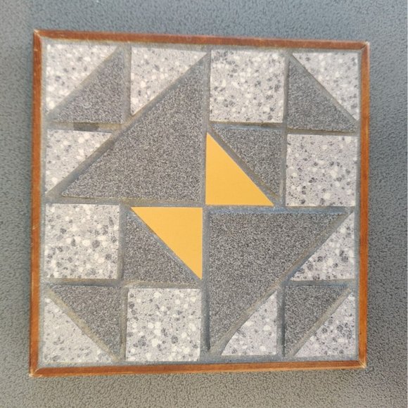 Quiltile: Old Maid's Puzzle Tile Art Trivet Wooden Border 9" Heavyweight Signed? - Picture 4 of 12